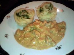 tejfölös csirkemell spagettivel